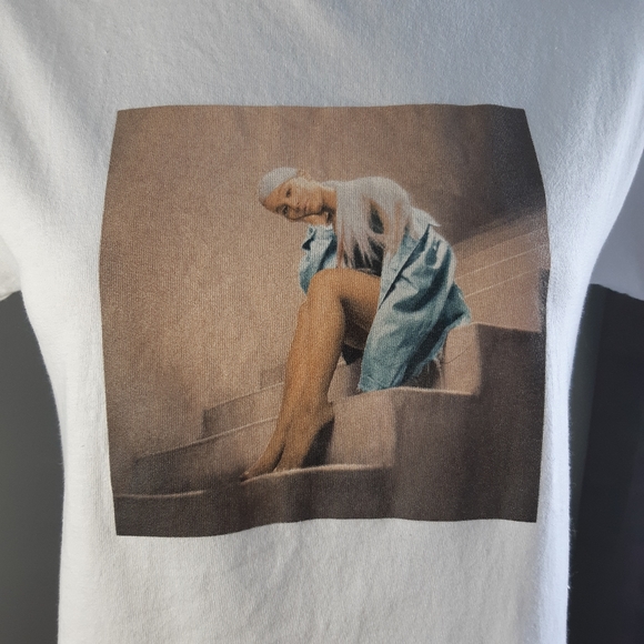 Ariana Grande official merchandise rare pose size medium logo - Picture 4 of 10